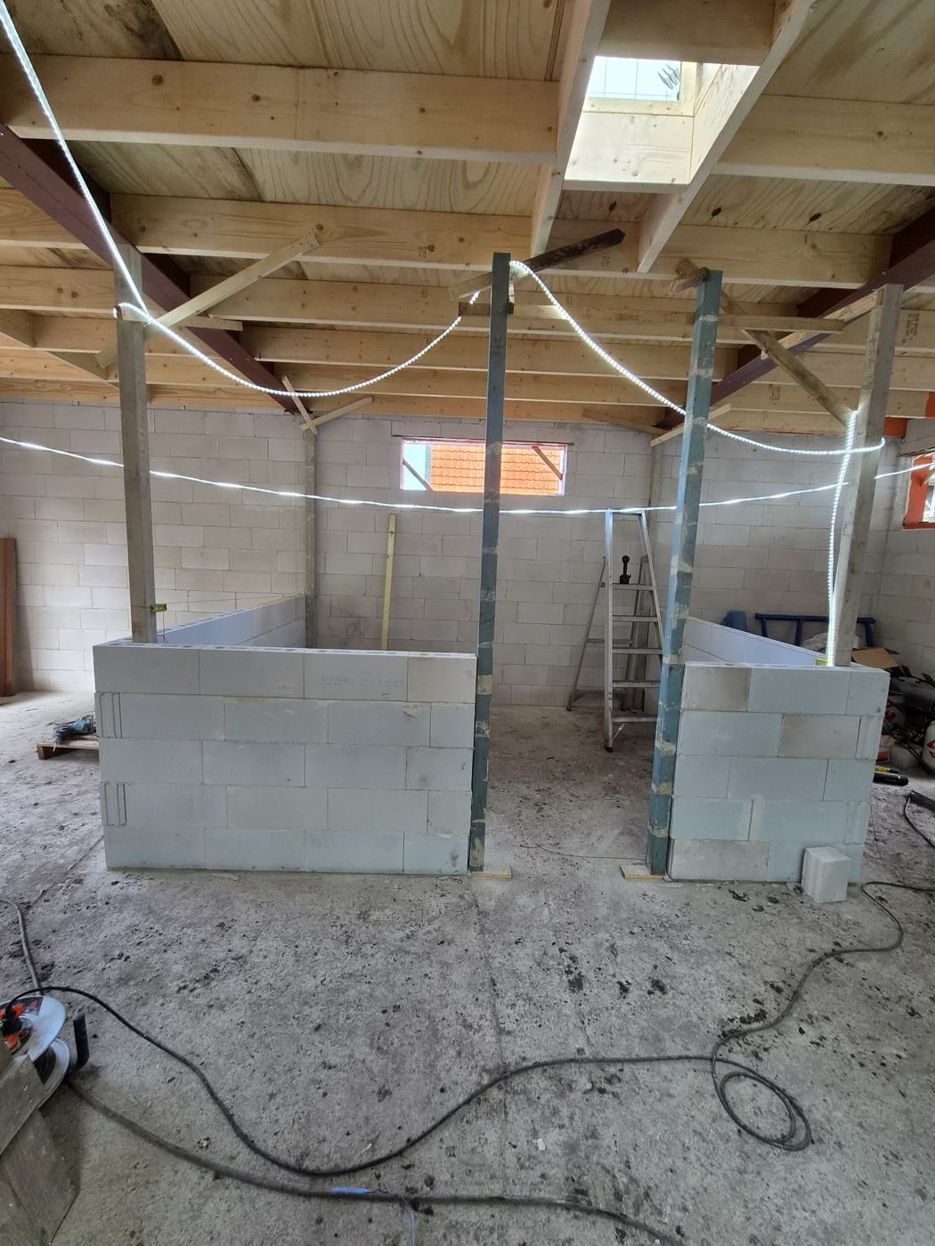 Nieuwe binnenwanden in aanbouw